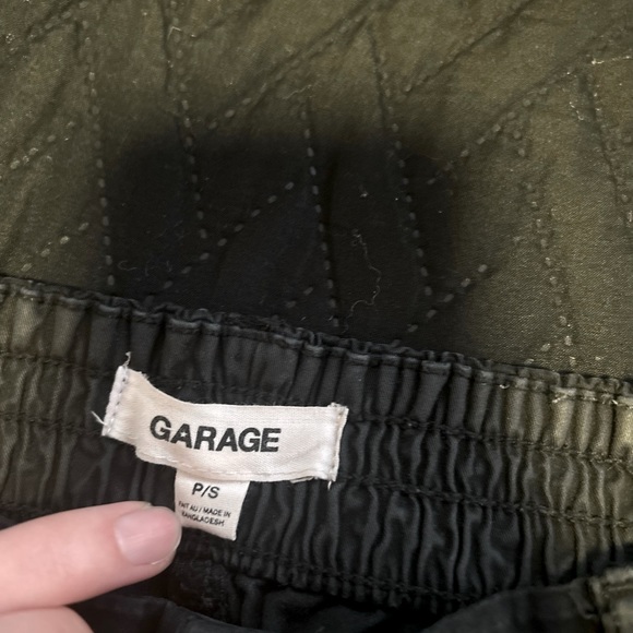 Garage Brianna Bubble Pants. Size small in the colour black. - Picture 4 of 4